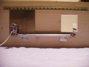 Der Schieber vor der Beameröffnung in der Decke im Detail - Zustand auf